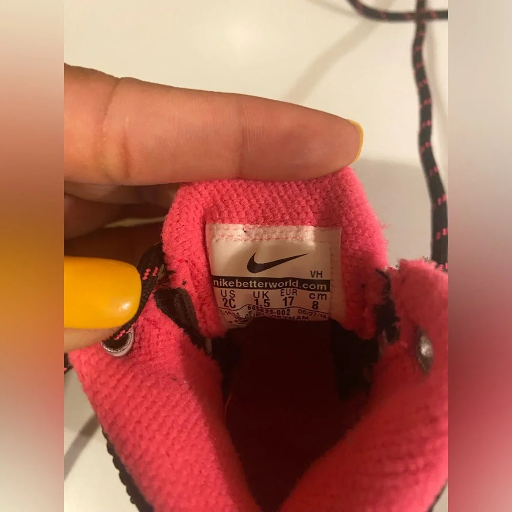 Nike Boot / Size 2C / Pink & Black